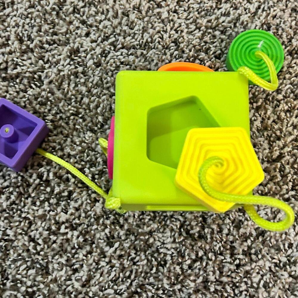 Fat Brain Oombee Cube Attached Pieces